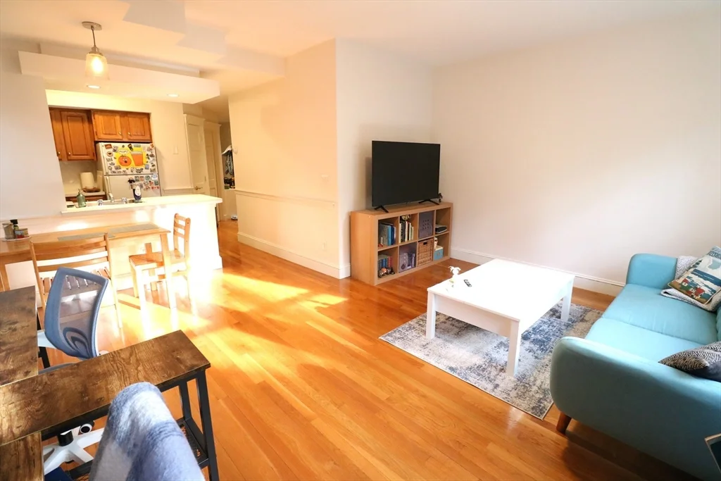 30 Upland Rd, Neighborhood Nine