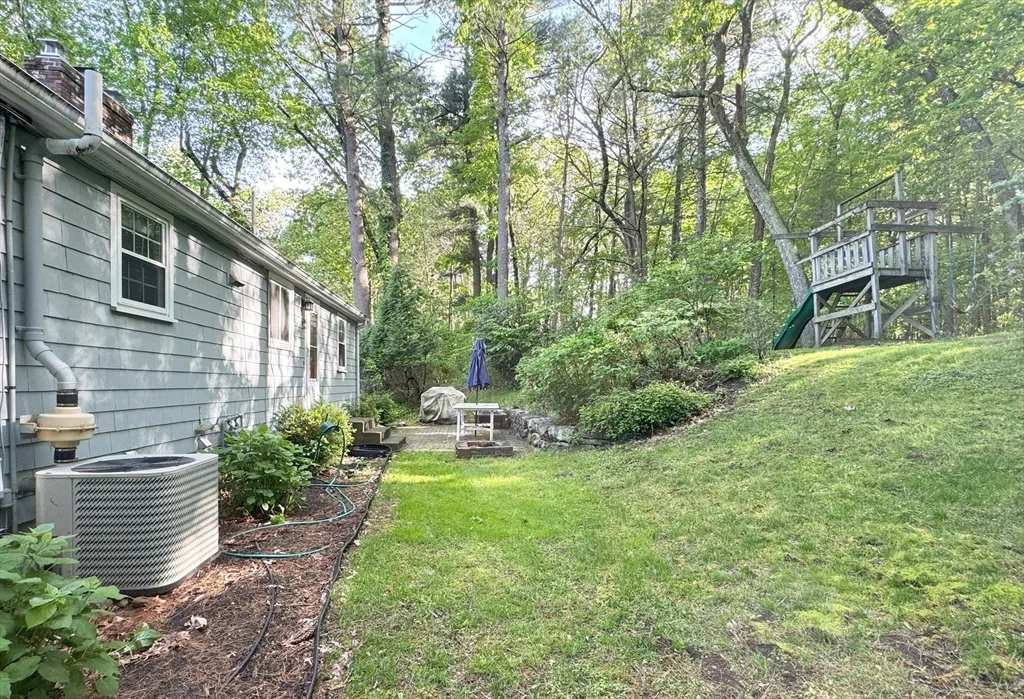 10 Meadowview Rd, Wayland