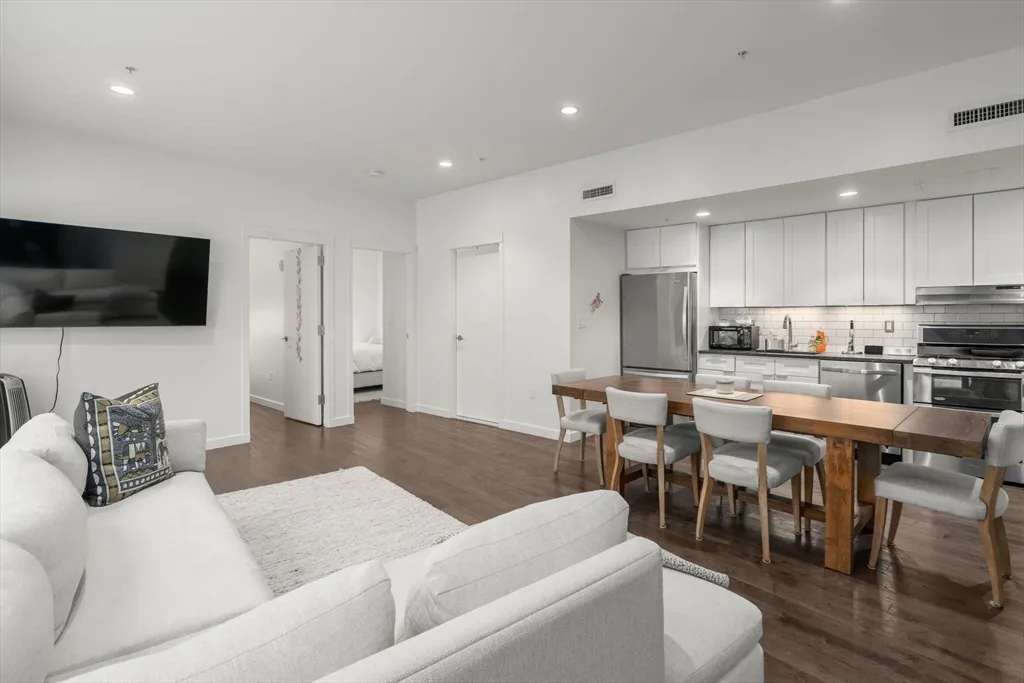 126 Salem, North End