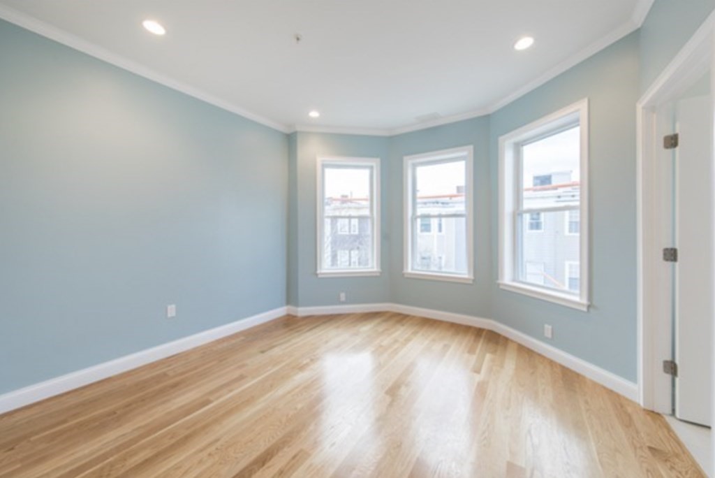 242 W 5th St, South Boston