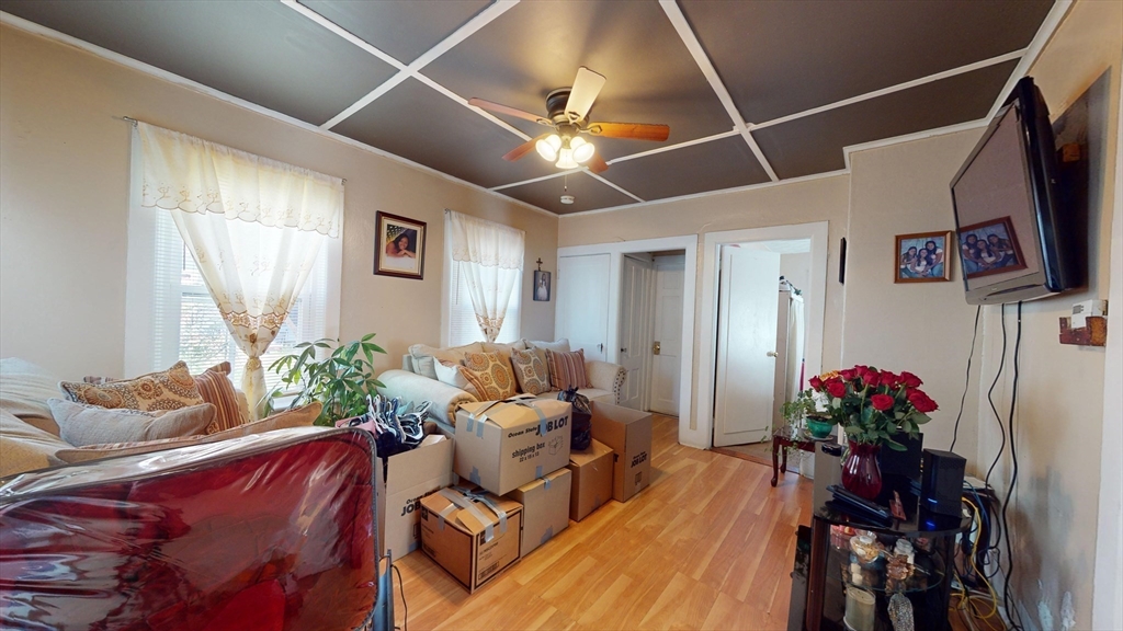 29 Dresser St, Southbridge