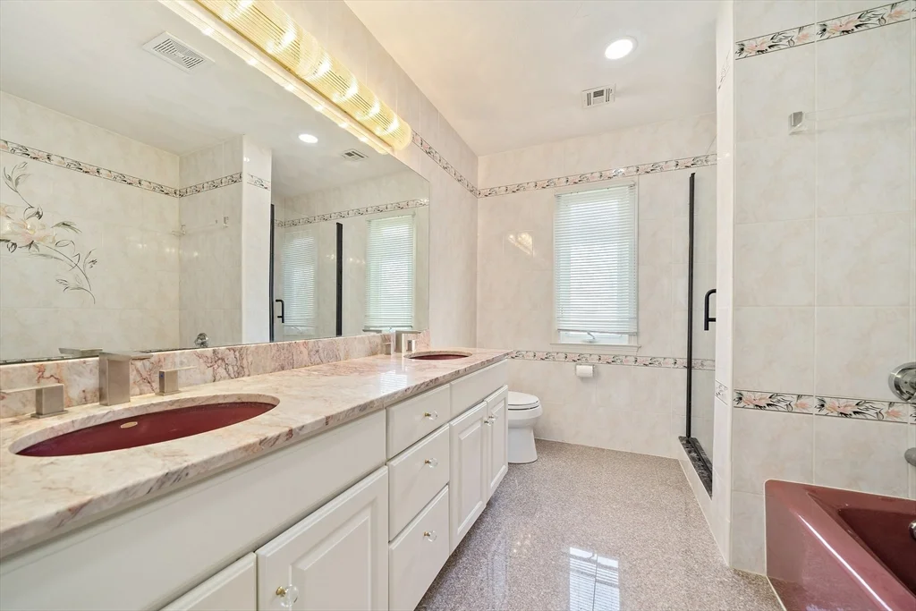 28 Mansfield Rd, Wellesley