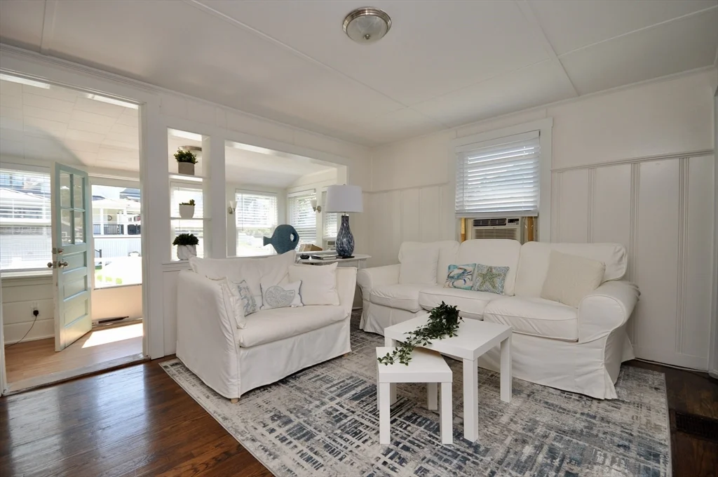 28 Cochituate Rd, Priscilla Beach