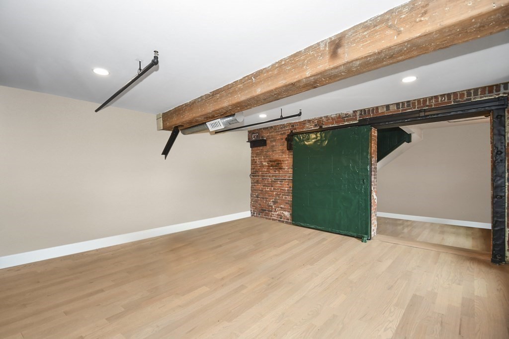 17 Kearney Sq, Lowell