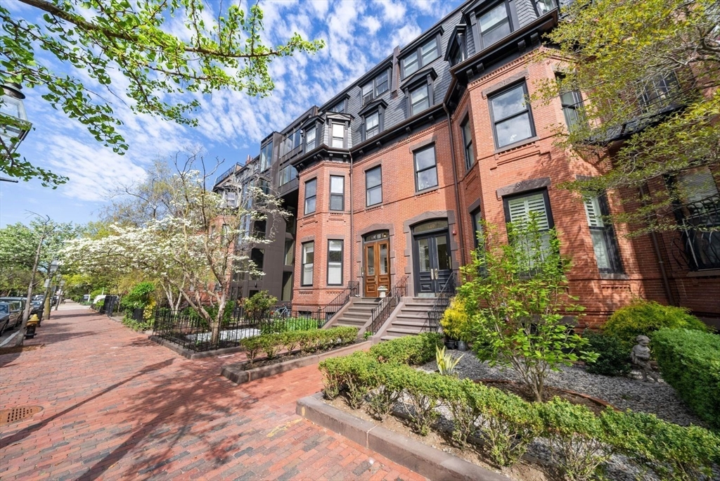 351 Marlborough St, Back Bay