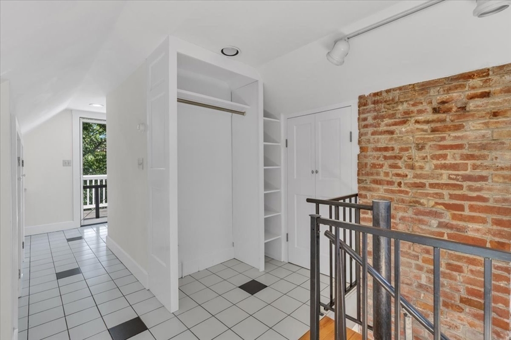 325 Western Ave, Riverside