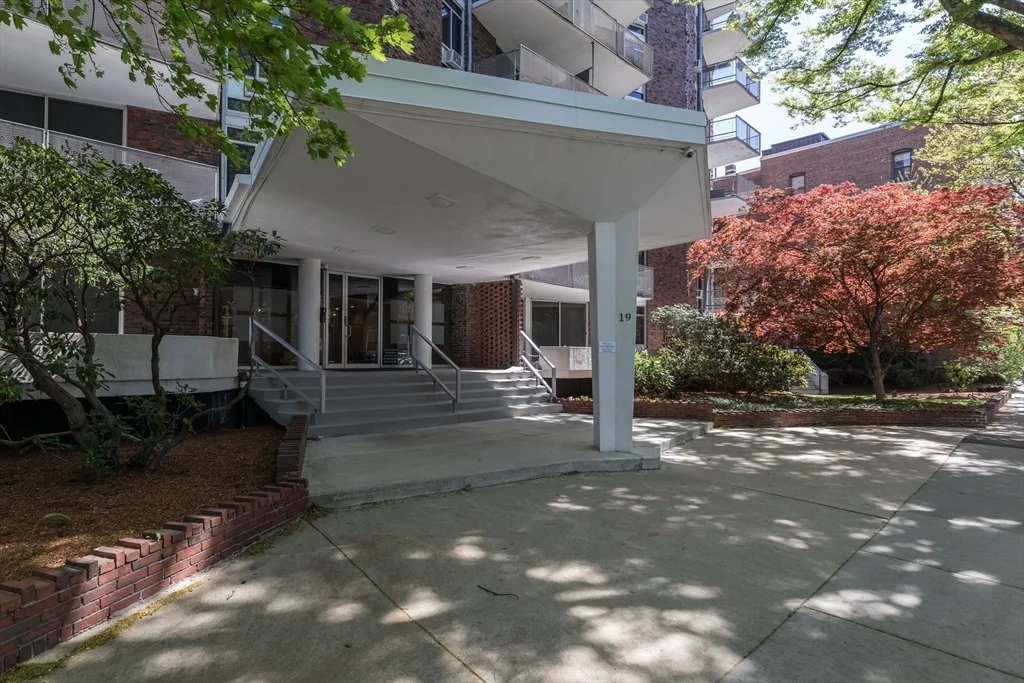 19 Winchester St, Coolidge Corner