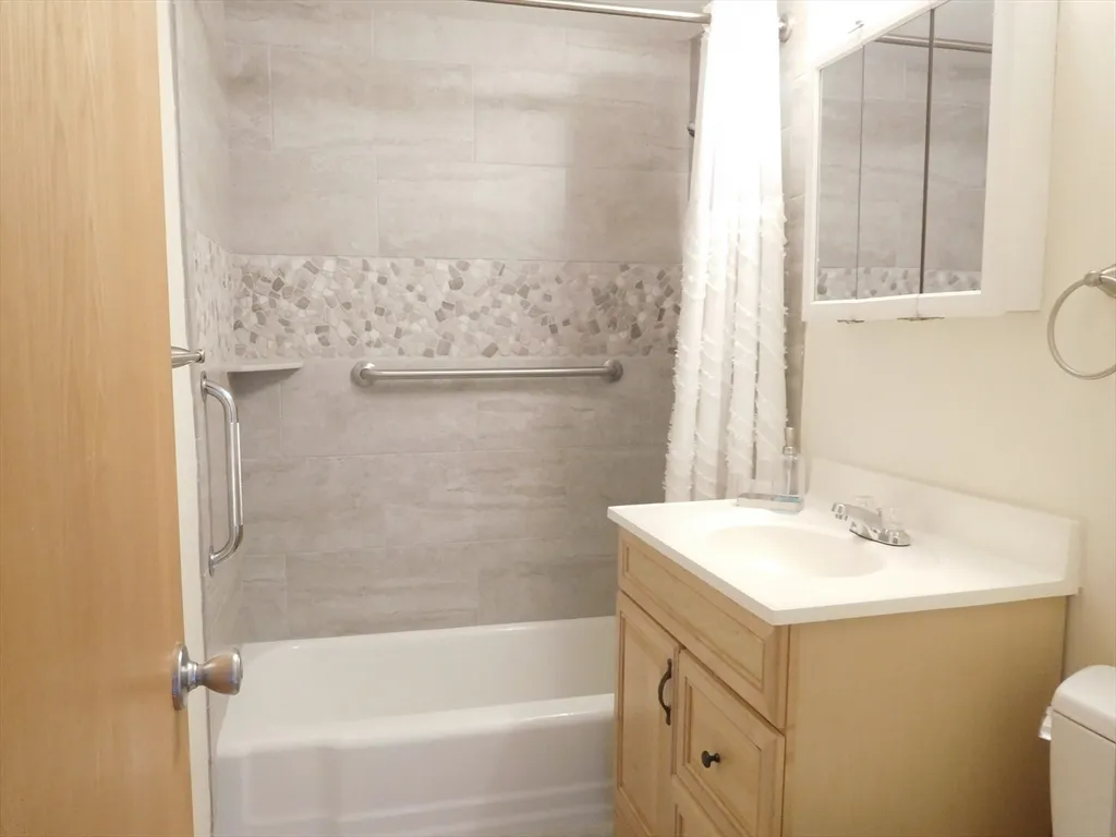 135 Scranton Ave, Falmouth