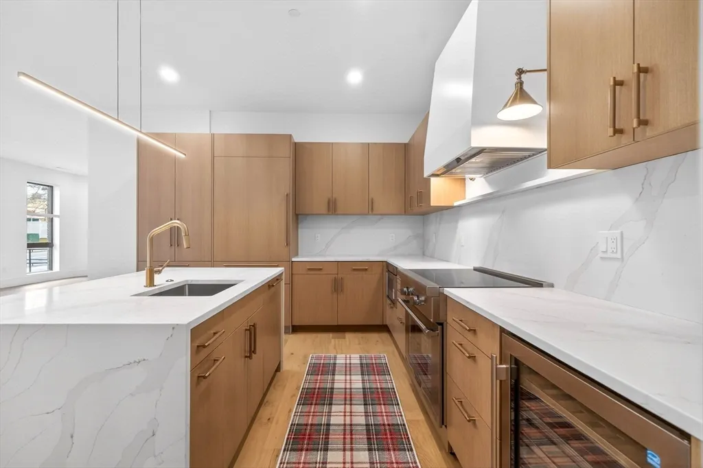 1114 Beacon, Newton Highlands