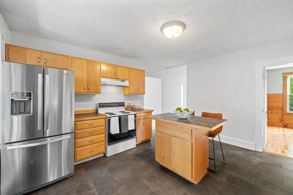 8 Beekman St, Fitchburg