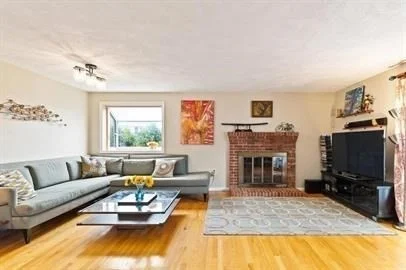 13 Circuit Ln, Watertown