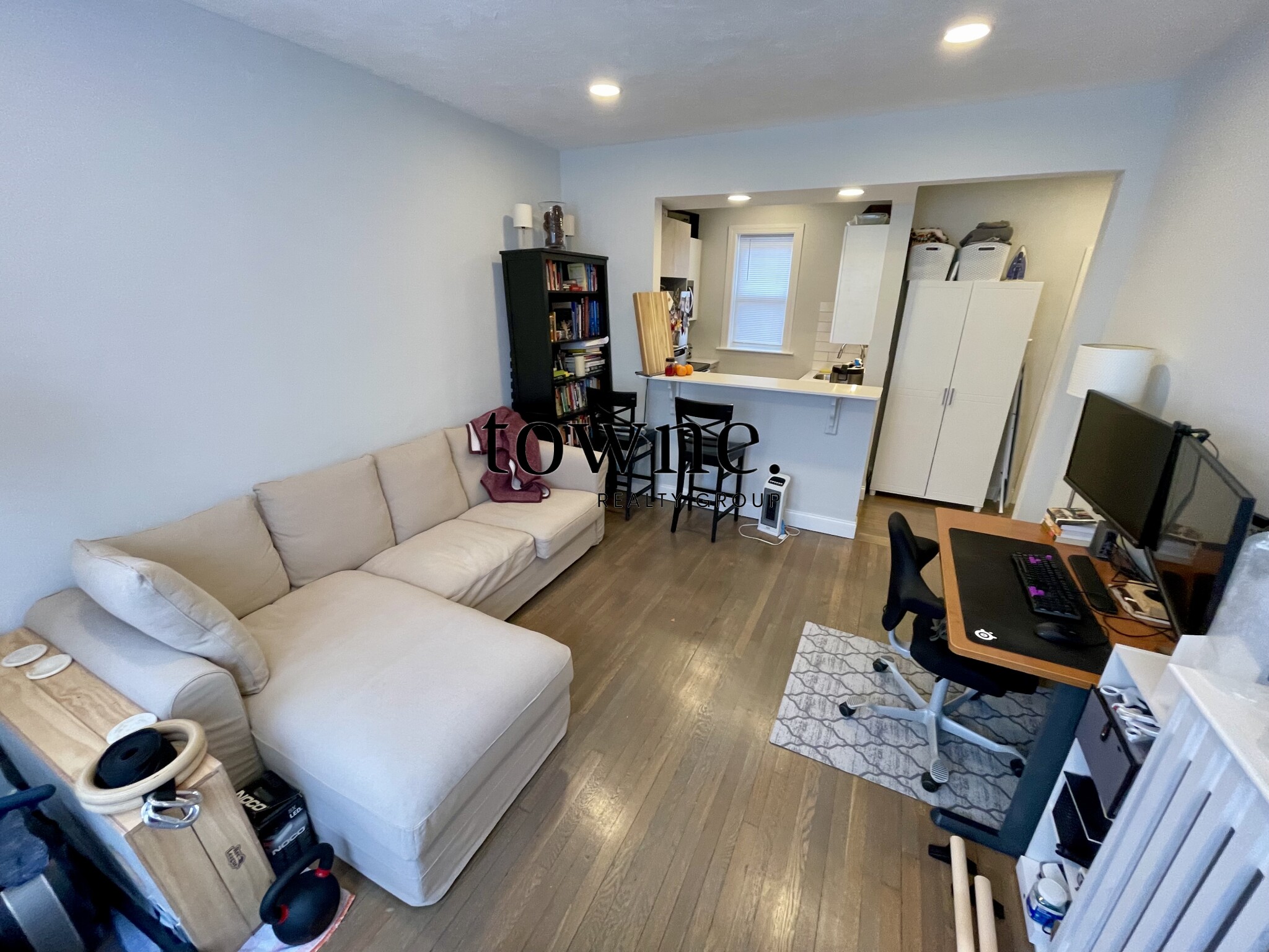 102 Queensberry St, Fenway