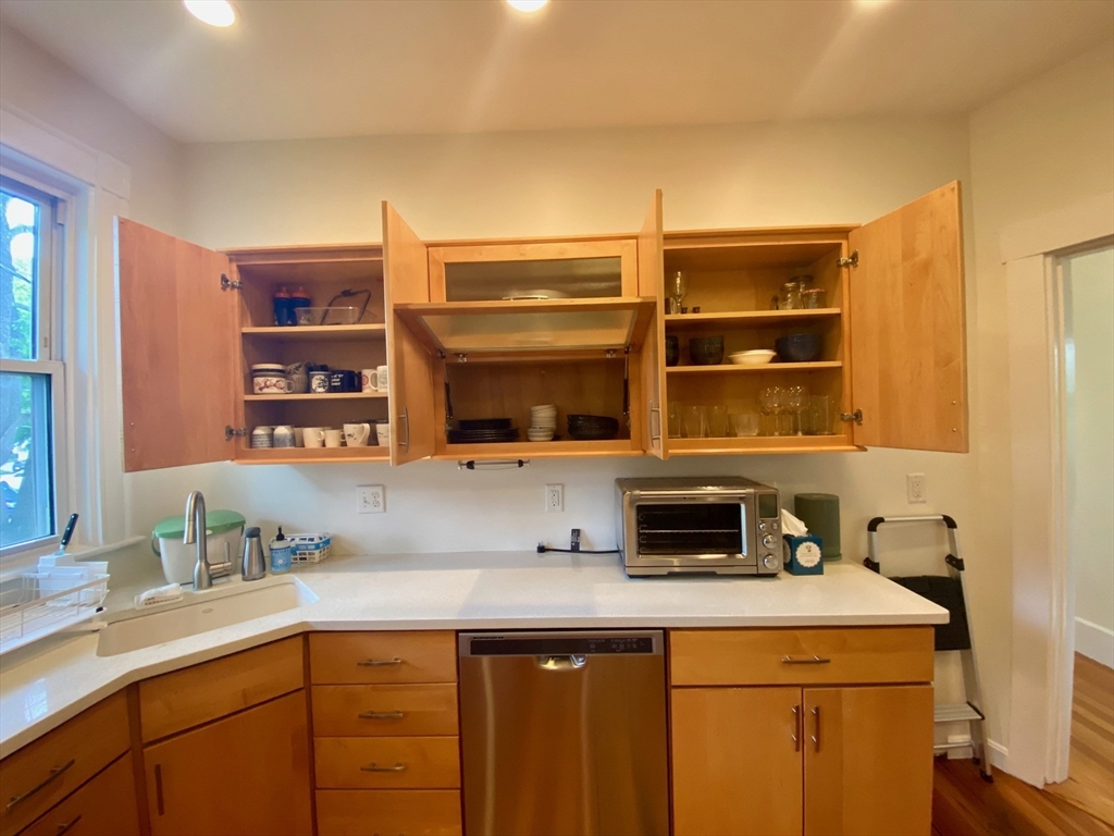 90 Robbins Rd, Arlington Heights