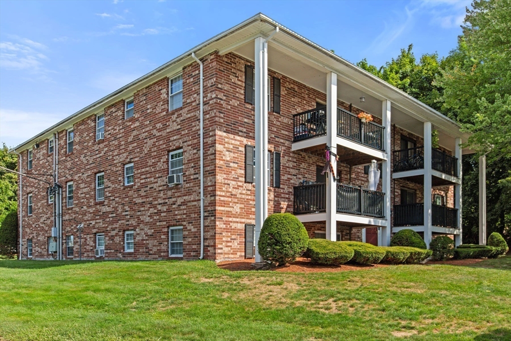 5 Walker Rd, North Andover