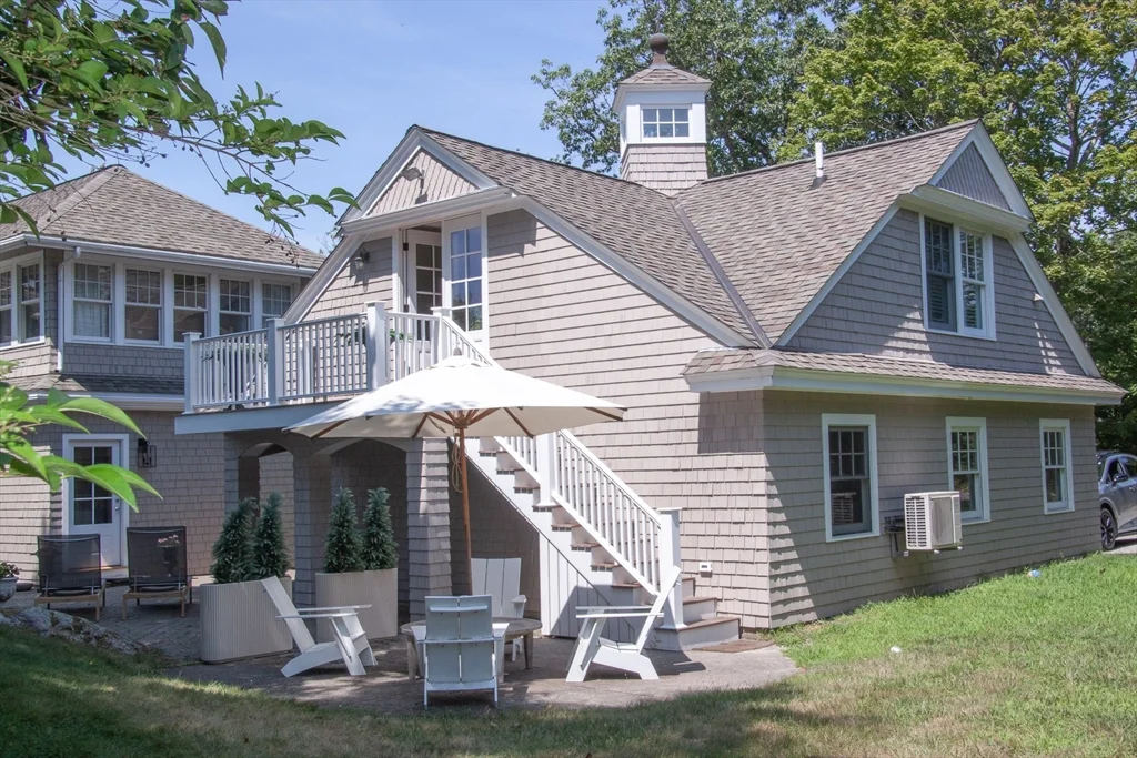 17 Atlantic Ave, Cohasset