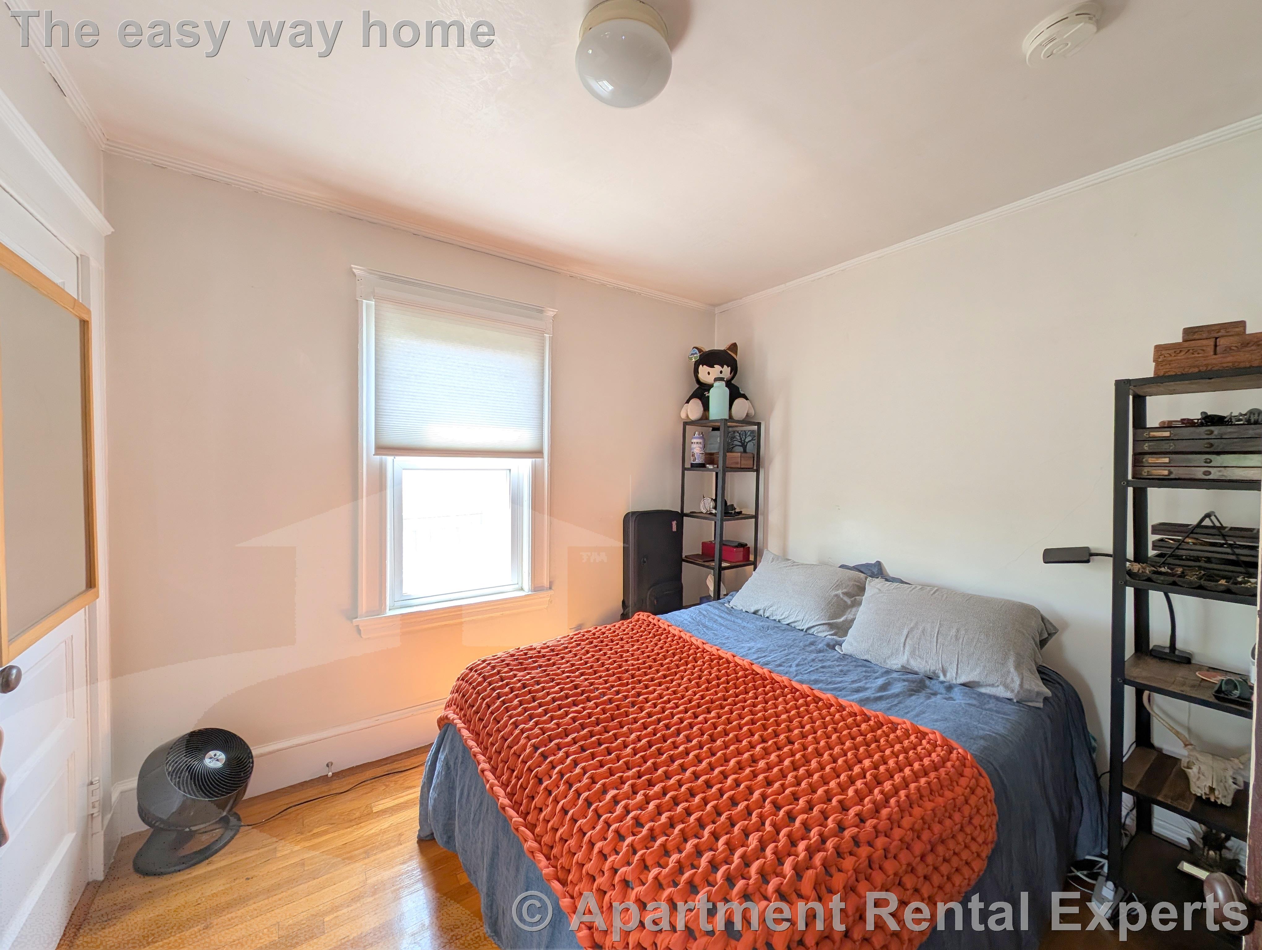 998 Broadway, Davis Square