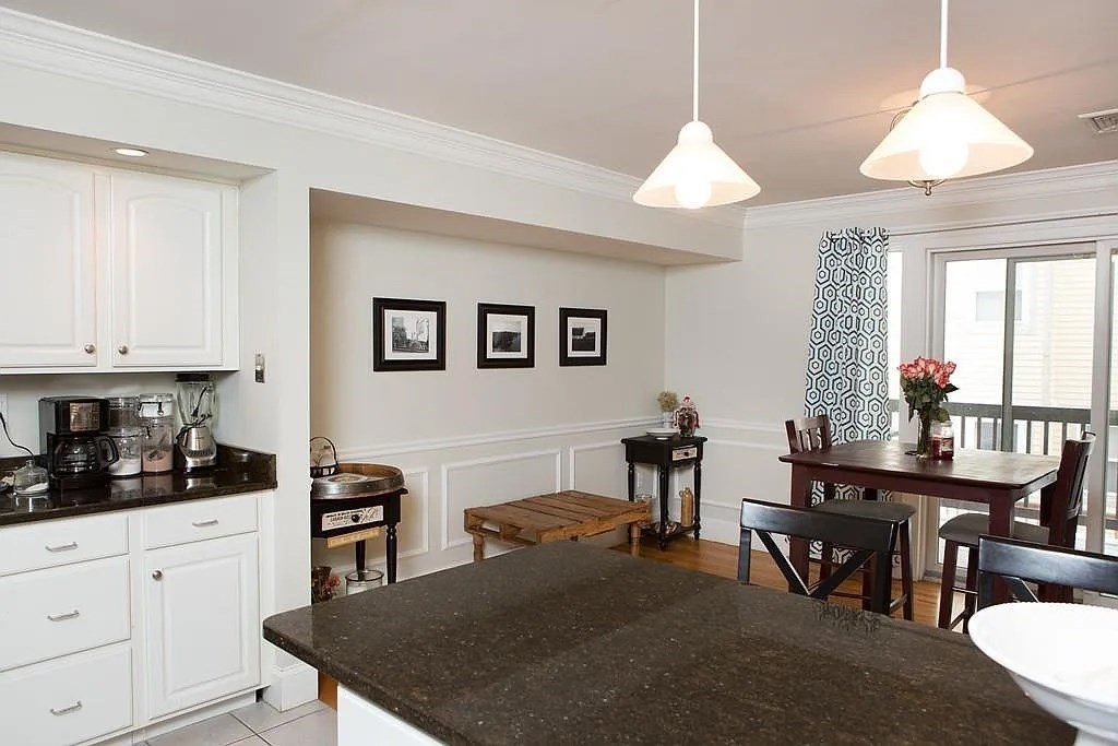 159 W 6th St, South Boston