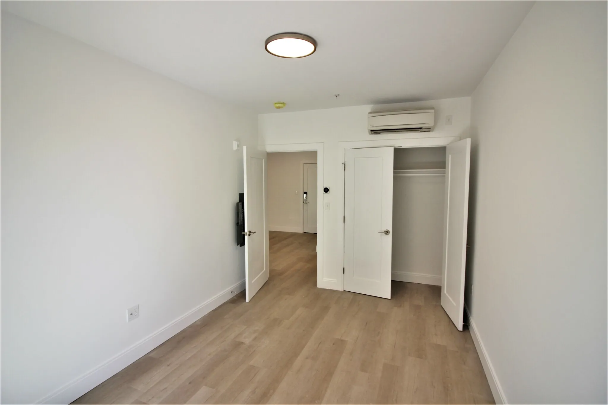 1 Newcomb St, Roxbury
