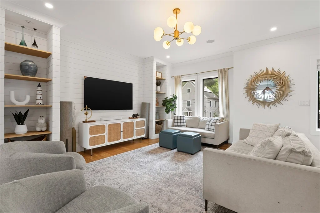 65 Lancaster Rd, Arlington