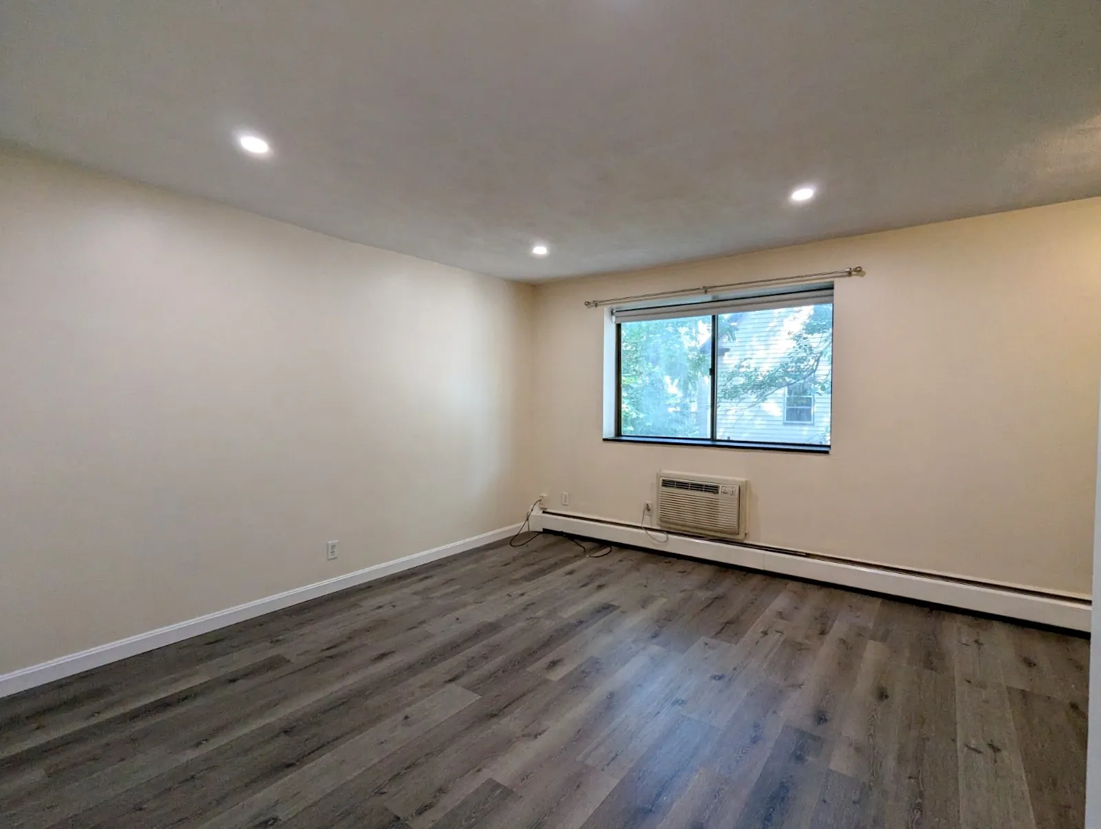 86 Newbury St, Davis Square