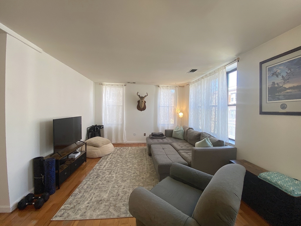 29 Brainerd Rd, Allston