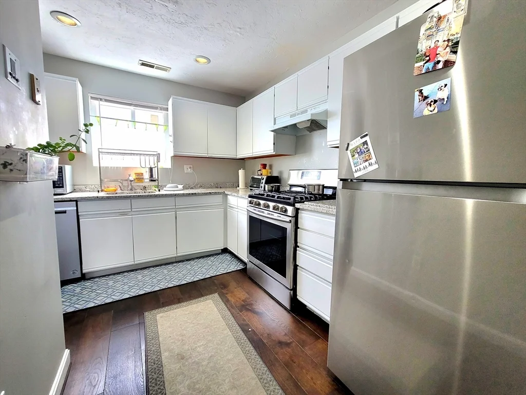 391 Hyde Park Ave, Jamaica Plain