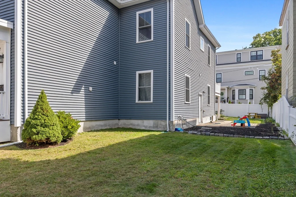 11 Ashland St, Dorchester