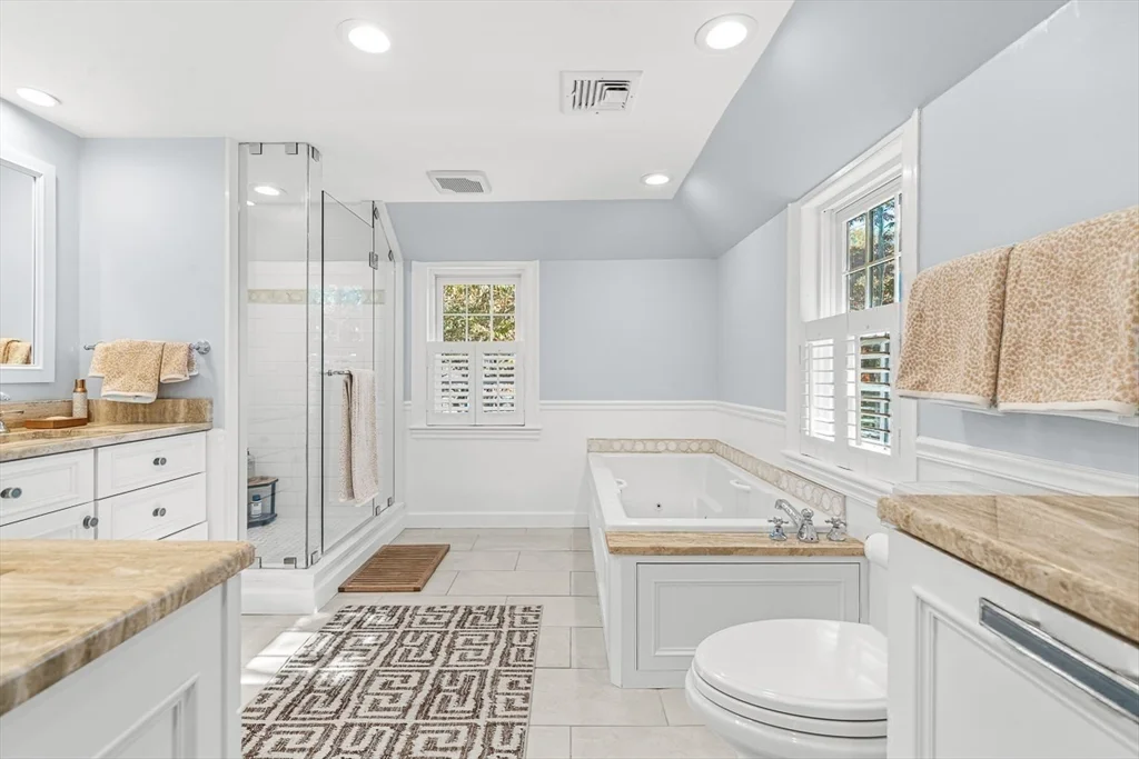 2 Phillips Pond Rd, Natick