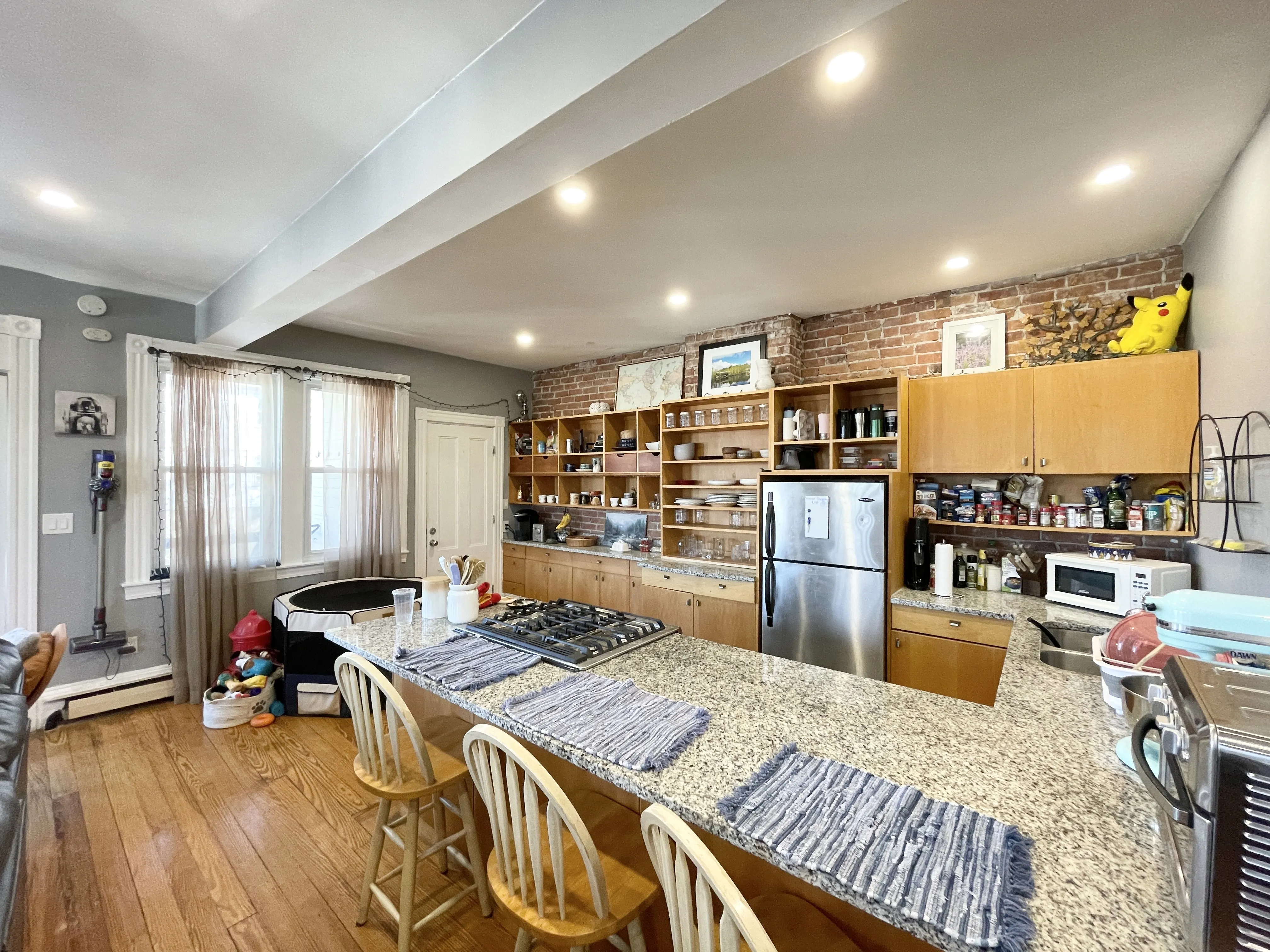 18 Sunset St, Mission Hill