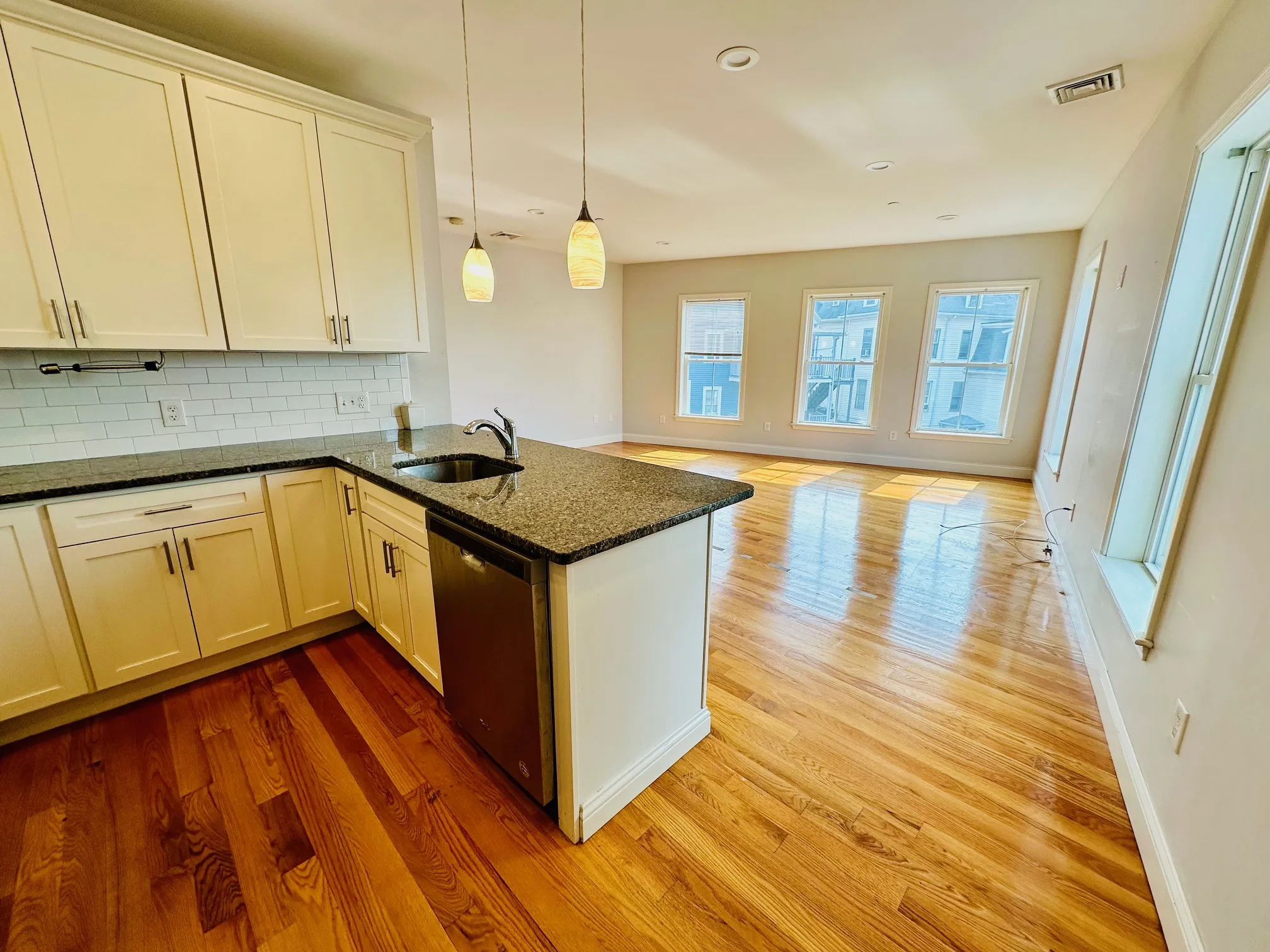 15 Dana Ave, Hyde Park