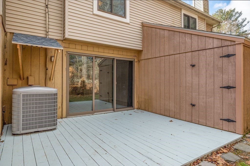 28 Apple Tree Hill Rd, Hopkinton