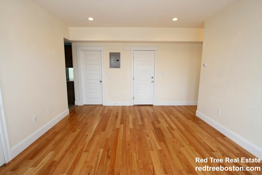 8 Roach St, Dorchester