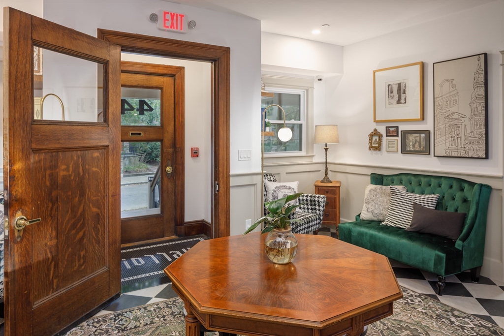 44 Winslow Rd, North Brookline