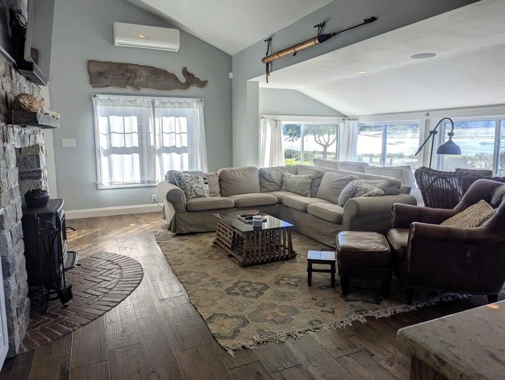 37 River Rd, Little Neck