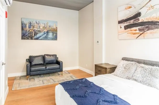 44 Bromfield St, Downtown