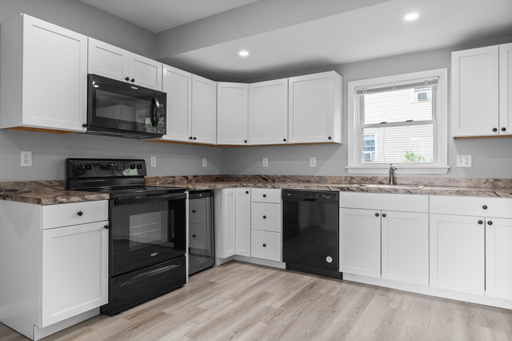 28 Greenwood Ave, Weymouth