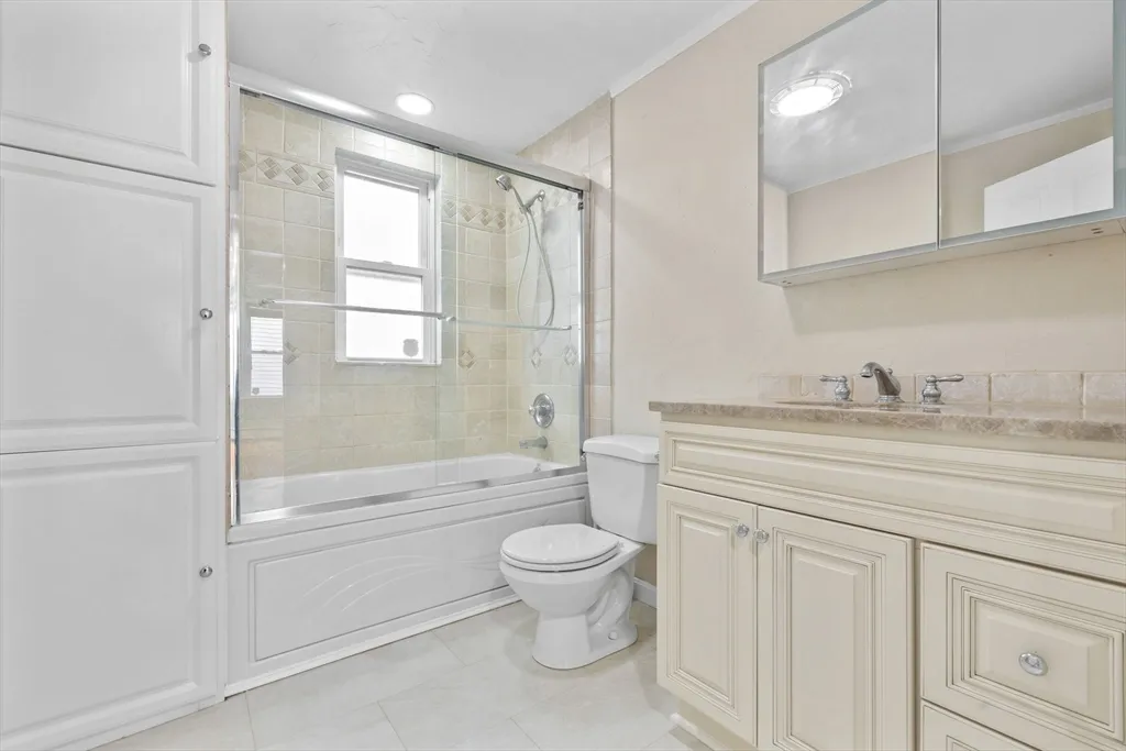 17 Wheeler Ave, Medford