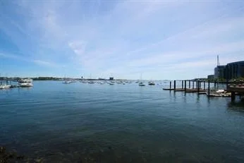 65 East India Row, Downtown