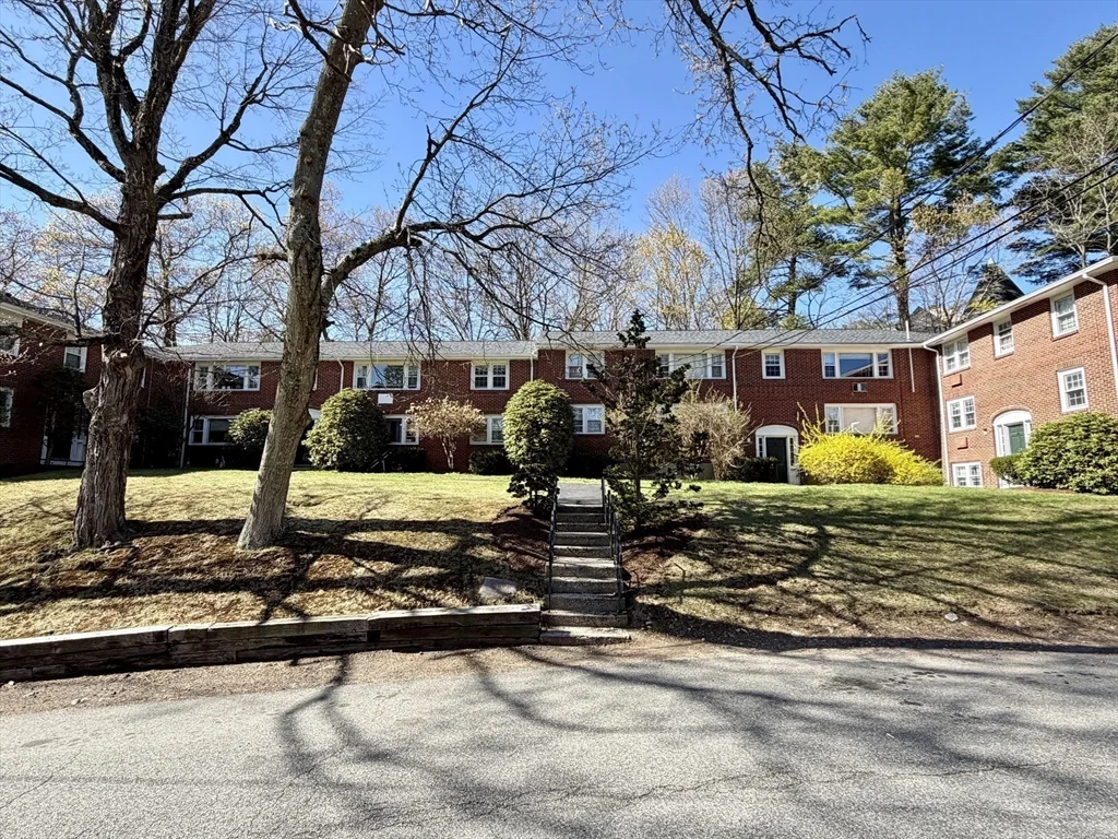 15 Park Ave, Foxboro