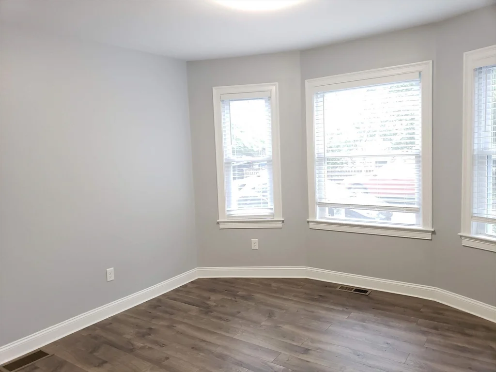 119 West Adams St, Tufts University