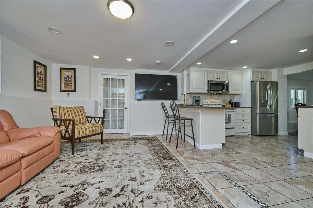 37 Locust St, Burlington