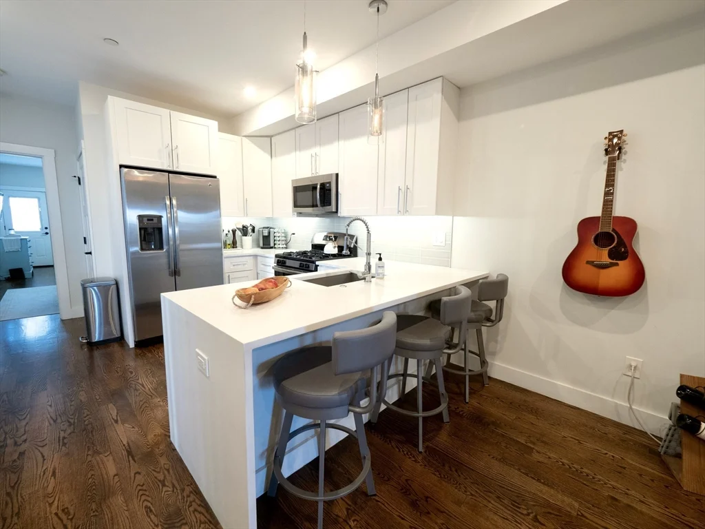 65 Border St, East Boston