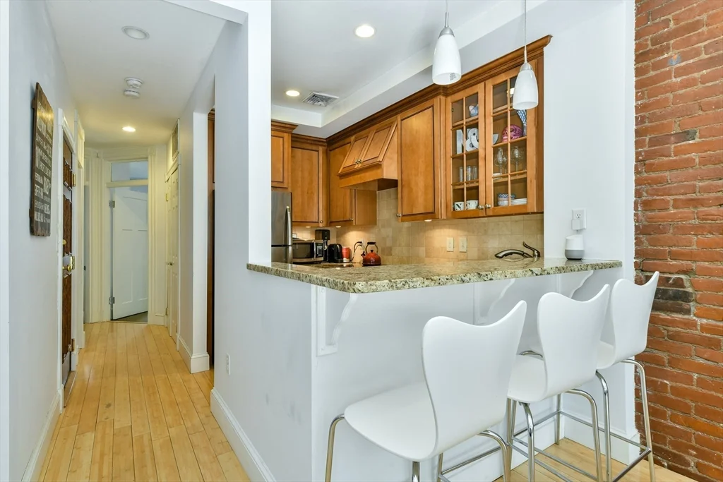 16 Follen St, Back Bay