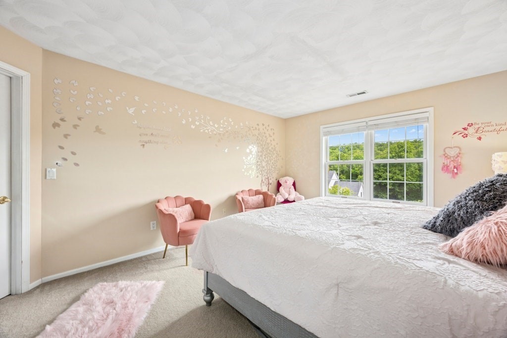 2 Arrowhead Ln, Westborough