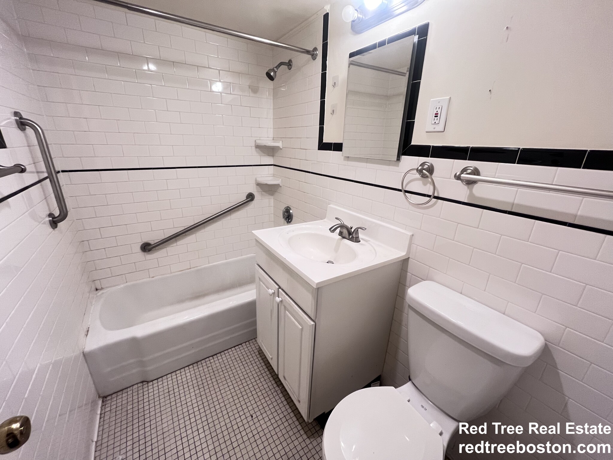 101 Monmouth St, Longwood