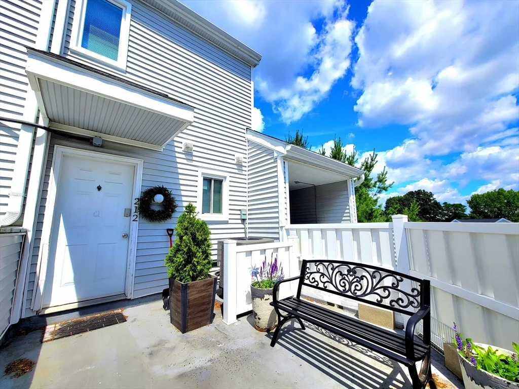 391 Hyde Park Ave, Jamaica Plain