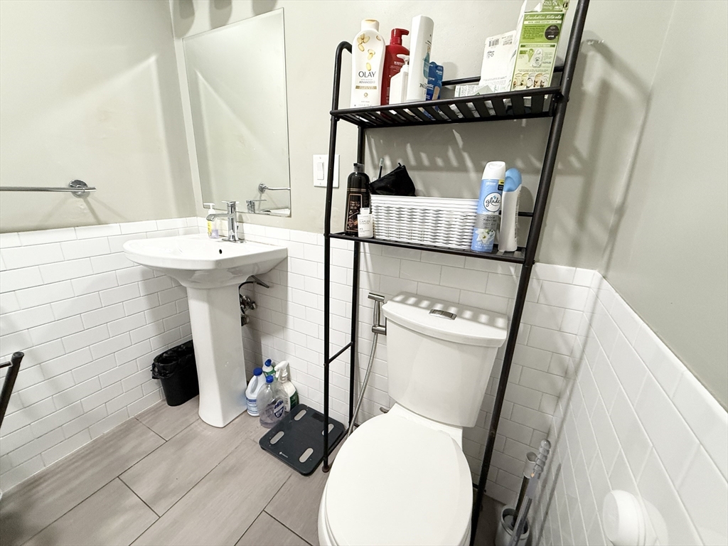 4A Weld Ave, Roxbury