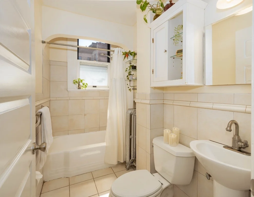 1064 Beacon St, Longwood