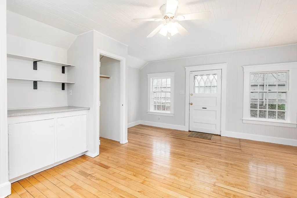 92 Farmers Row, Groton