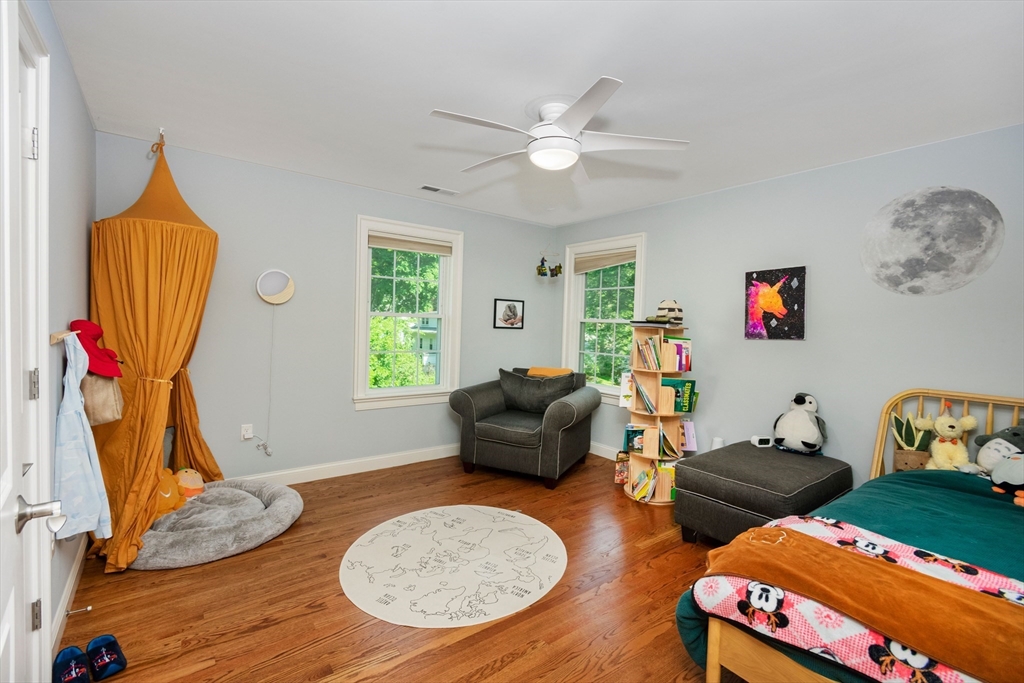 14 Brattle Ln, Arlington